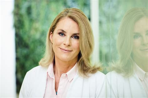 Die Nr.1 Spezialistin Für Mommy Makeovers: Dr. Christina Brunner.